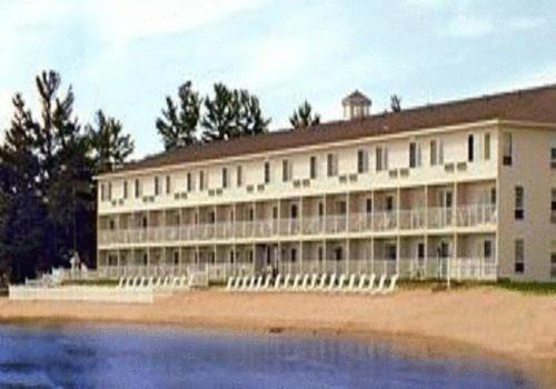 Bridge Vista Beach Hotel And Convention Center Mackinaw City Extérieur photo