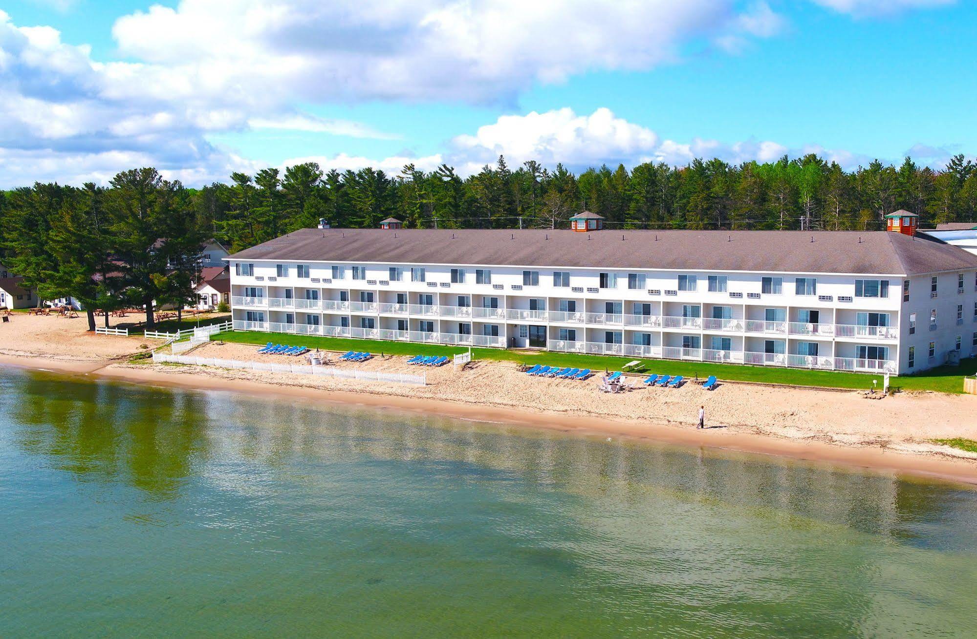 Bridge Vista Beach Hotel And Convention Center Mackinaw City Extérieur photo