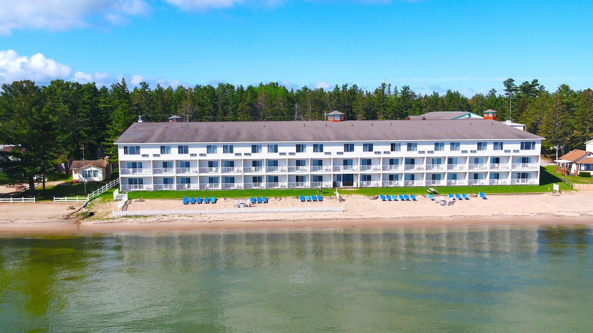 Bridge Vista Beach Hotel And Convention Center Mackinaw City Extérieur photo